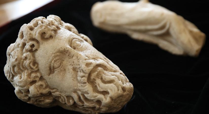 Több mint négyszáz római kori tárgyat adott vissza Magyarország Törökországnak