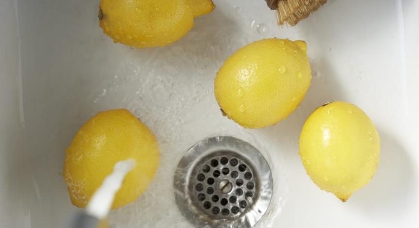 Kifacsart citrom héjából csinálhatunk otthon univerzális tisztítószert