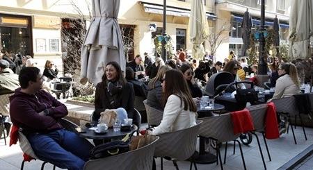 Fotó: a horvátok már a teraszokon kávéznak