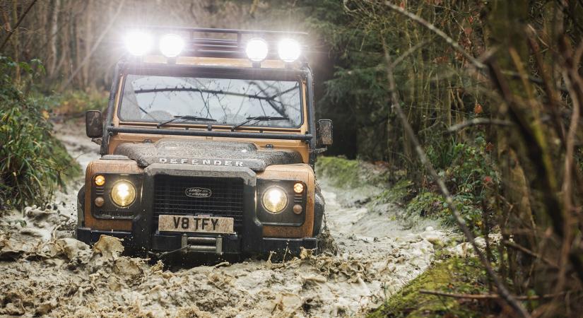 Kalandtúrát is kapnak az expedíciós Land Rover vásárlói