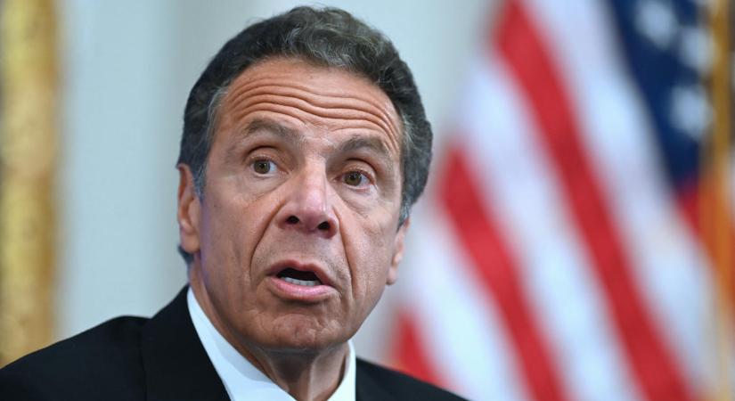 Már szexuális zaklatással és fenyegetéssel is vádolják New York kormányzóját