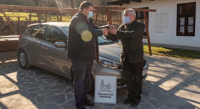 Új járművet kapott a polgárőr egyesület Hollókőn