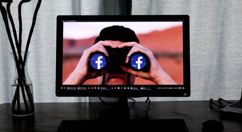 Pert indítottak a Facebook moderátorai a közösségi oldal ellen