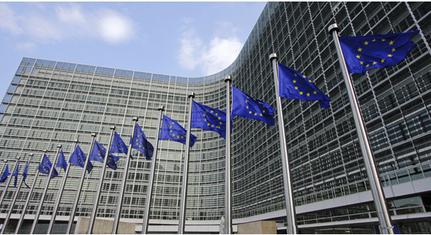Az Európai Bizottság fontolóra veszi a vakcinák rendkívüli jóváhagyását