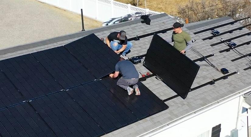 Költözésnél marad a tetőn vagy elvihetem a napelemeket?