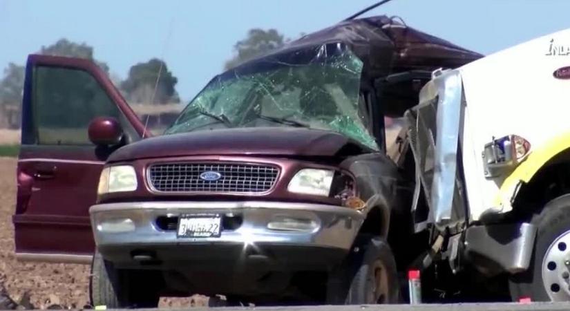 13 ember halt meg egy kaliforniai balesetben