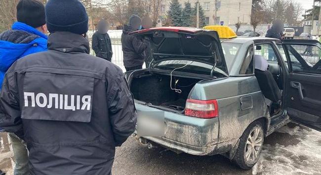 Leszúrta az utasát egy ukrán taxis