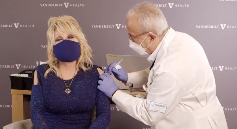 Dolly Partont azzal a vakcinával oltották be, amelynek a kifejlesztésébe ő is besegített