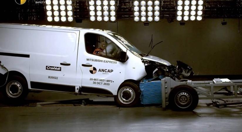 Ausztáliában megbukott a törésteszten az átjelvényezett Renault Trafic