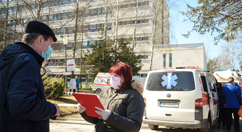 Romániában ismét gyorsul a fertőzések üteme, sok fiatal kerül kórházba