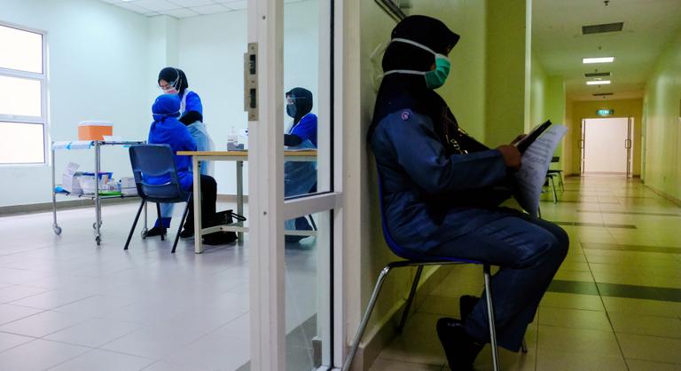 Nyomkövetőt kapnak a fertőzöttek Malajziában