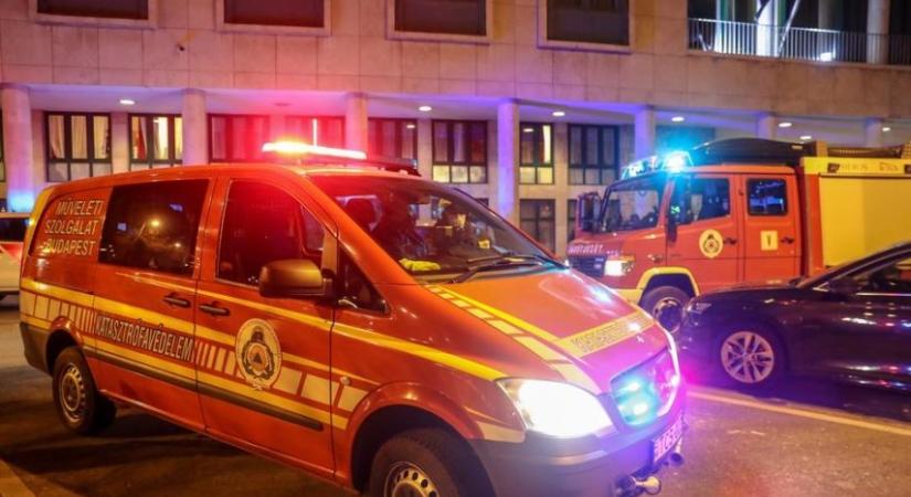 A Jobbik füstgránátos esete nevetségessé tette a kiemelt biztonsági fokozatú épület védelmét