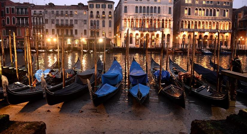 Extrém alacsony vízállás Velencében - közlekedni sem nagyon lehet