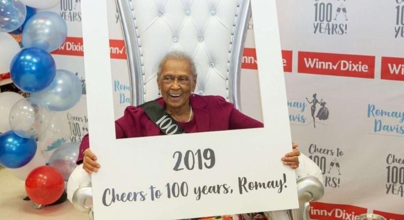 Imádjuk az elképesztő élettörténetű, 101 éves Romay Davist, aki a mai napig eladóként dolgozik