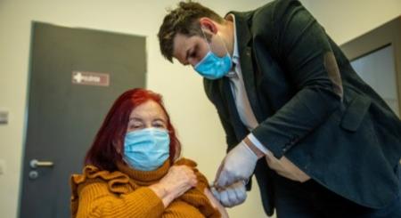 Koronavírus: több mint 140 új áldozat itthon