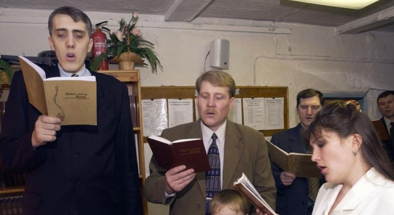 Oroszországban öt további Jehova tanúját vádolták meg szélsőségességgel