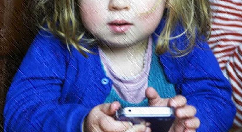 Eltér a megszokottól a sokat mobilozó gyerekek figyelmi fókusza