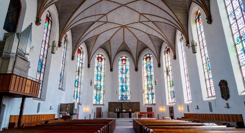 Szigorítások Magyarországon: a templomok ezentúl is nyitva vannak, miséket is lehet tartani