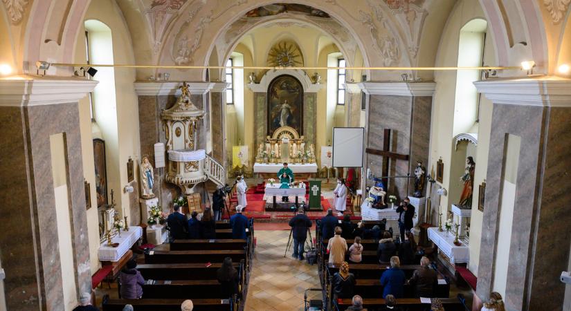 Nem zárják be a templomokat, ezután is lehet menni katolikus misére
