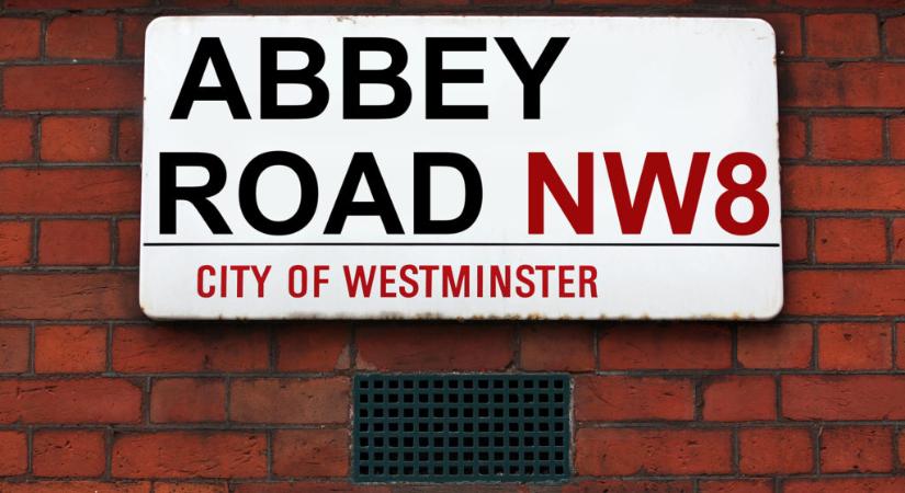 Több mint 15 millió forintért kelt el az Abbey Road utcanév-táblája