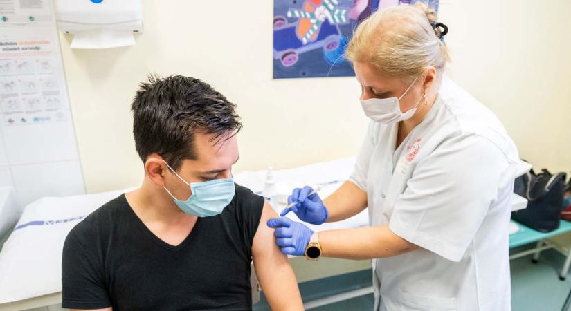 Folytatódik a tömeges oltás, 400 ezer ember kap vakcinát