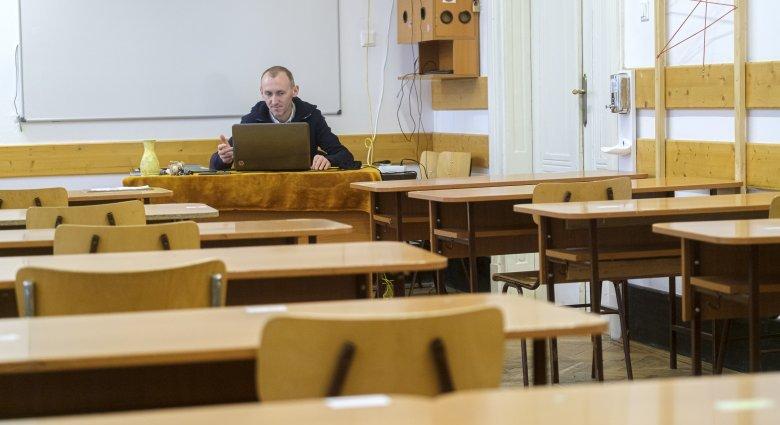 Több Hargita megyei tanintézmény diákjai kizárólag online tanulnak jövő héttől