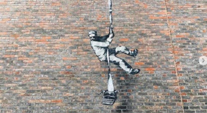 Banksy videóval mutatta be, ahogy a readingi fegyház falára festi a graffitit