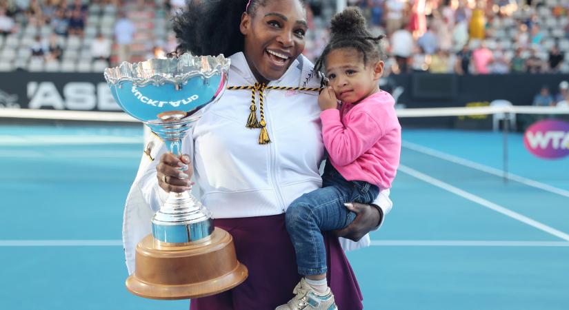 Serena Williams hároméves kislánya már most modellkedik – Fotó