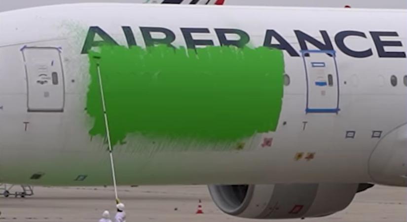Jelentős károkat okoztak a Greenpeace-aktivisták, feljelentést tett az Air France