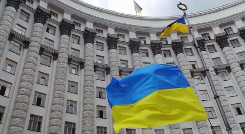 Lassan Ukrajnában is engedélyezhetik a kettős állampolgárságot