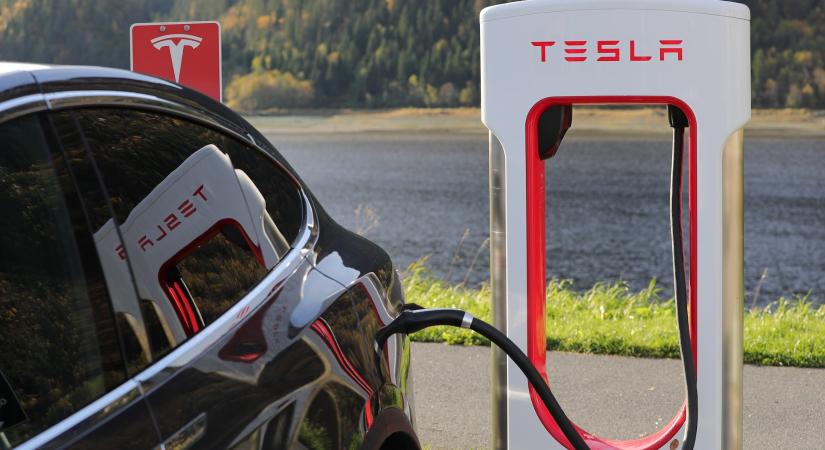 Nikkelbányával társul a Tesla, verseny az akkumulátorgyártásban