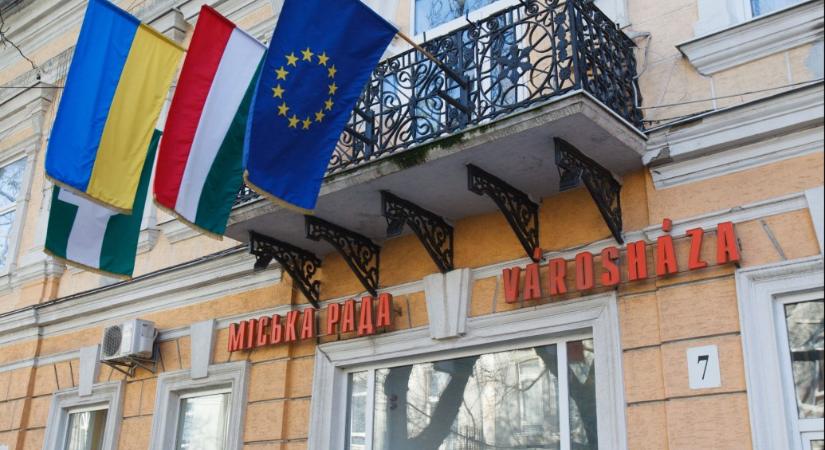 Minden tisztségtől megfosztja Ukrajna a kettős állampolgárságú kárpátaljai magyarokat