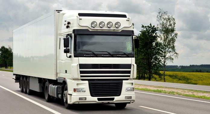 Túl öreg volt a teherautó sofőr a vezetéshez, ezért 1200 eurós bírságot kapott