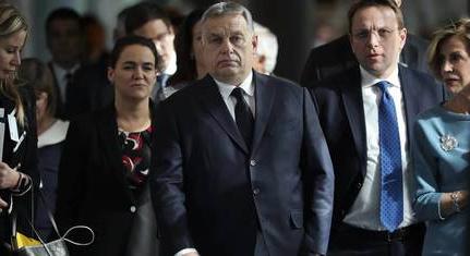 Orbánnak nem jött össze a kettős játék