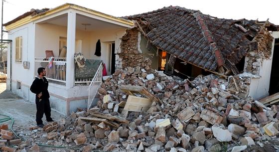 Erős földrengés volt Görögországban, sok épület romba dőlt