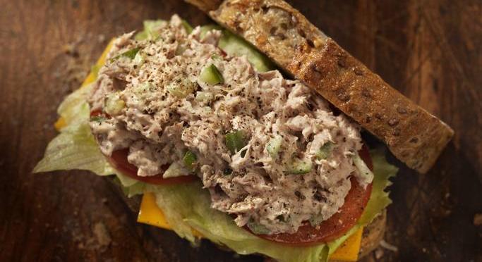 Almás tonhalas szendvics – különleges gyors vacsora percek alatt