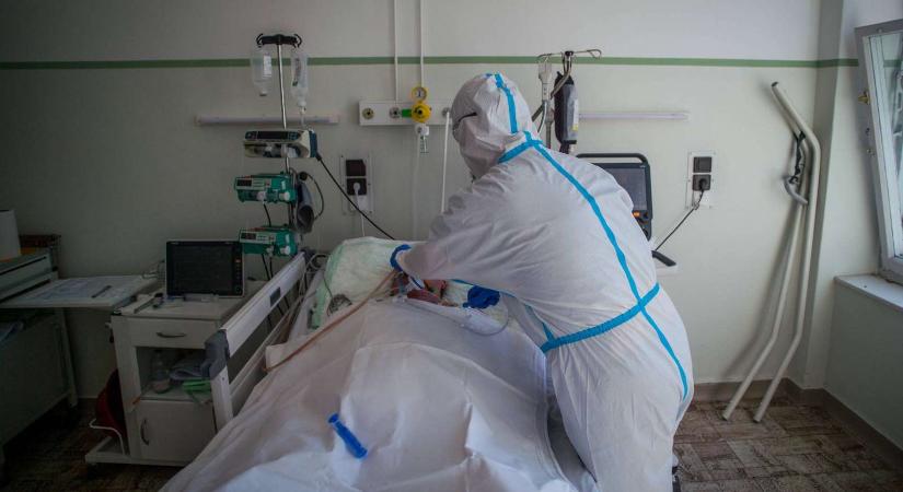 Óriási rekordot döntött az új fertőzöttek és a lélegeztetőgépre tett betegek száma, Hajdú-Biharban is robban a harmadik hullám