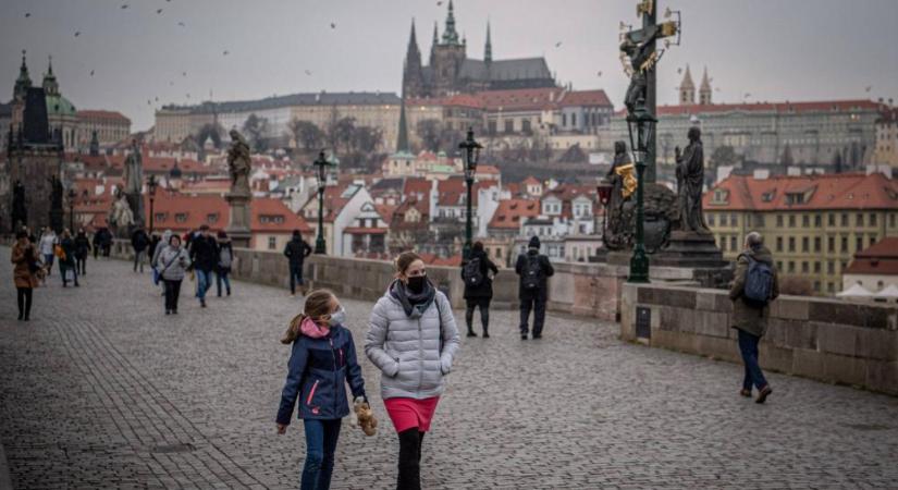 Csehország nem bír a járvánnyal