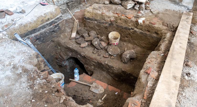 Értékes Árpád-kori leletekre bukkantak egy templom felújítása közben