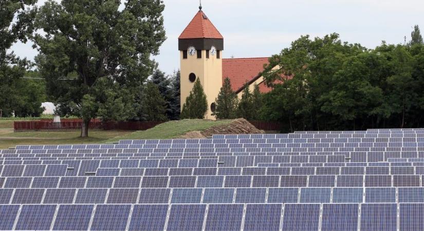 Lehetnének környezetbarátabbak a napelemparkok