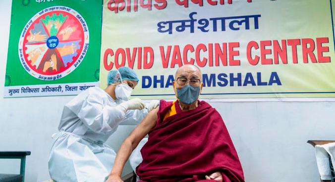 A dalai láma is megkapta a koronavírus elleni oltást