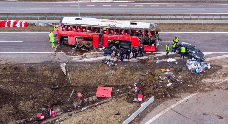 Öt ember meghalt egy lengyelországi buszbalesetben