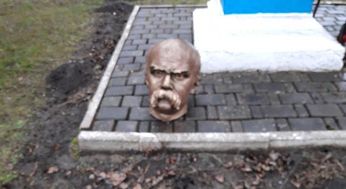 Megtalálta a rendőrség Tarasz Sevcsenko szobrának lefejezőit Ivano-Frankivszk megyében