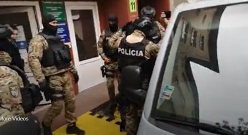 Korrupcióüldözés Szlovákiában: pár másodperccel a szabadulását követően vették őrizetbe a politikust