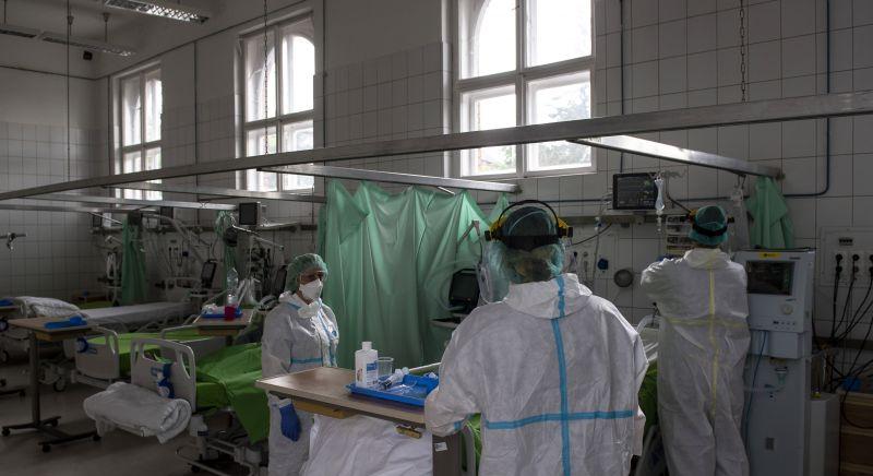Koronavírus: új csúcsot ért el a kórházban ápoltak száma