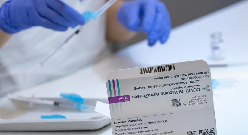 Ausztria felfüggesztette az oltást az Astra Zeneca vakcinájának egyik szállítmányával, mert egy ember meghalt, egy pedig majdnem
