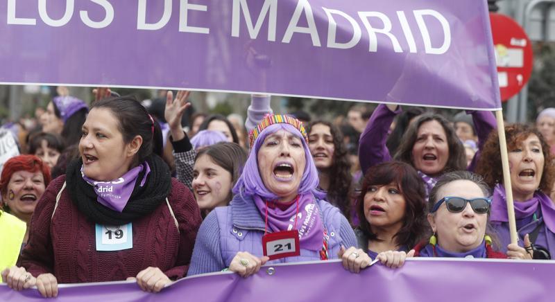 Betiltották a nőnapi feminista felvonulásokat Madridban