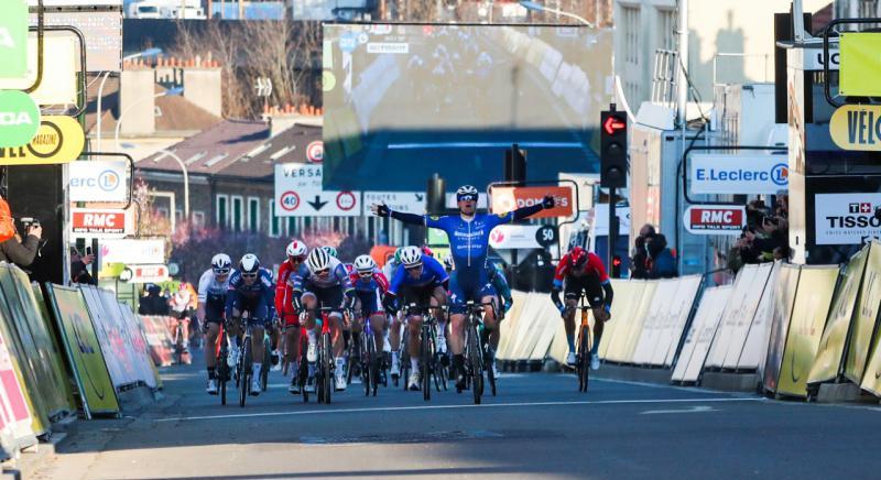Országútis hírek külföldről: Bennett sikerével indult a Párizs-Nizza, Porte ezúttal is balszerencsés volt, Cavendish második helye Belgiumból