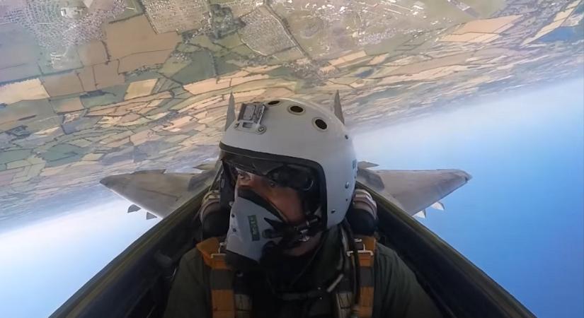 Nézd végig a pilótafülkéből, hogyan manőverezik ez a MiG–29-es a levegőben