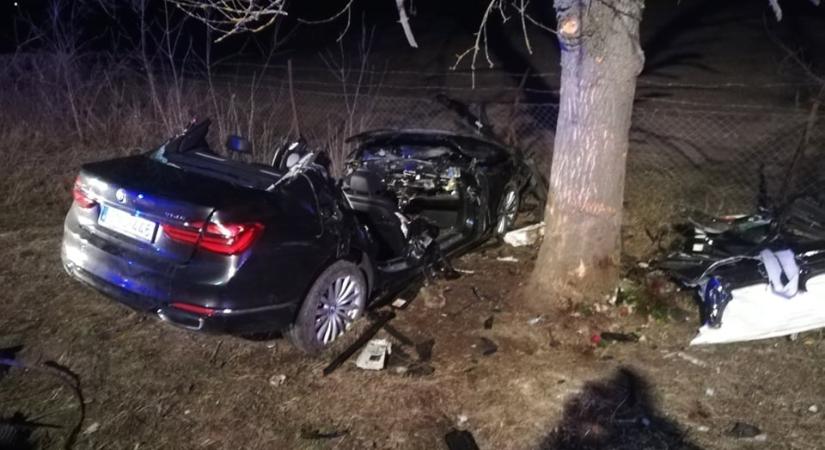 Hatalmas balesetet okozott a jogsi nélkül száguldozó sofőr Csobánkától nem messze